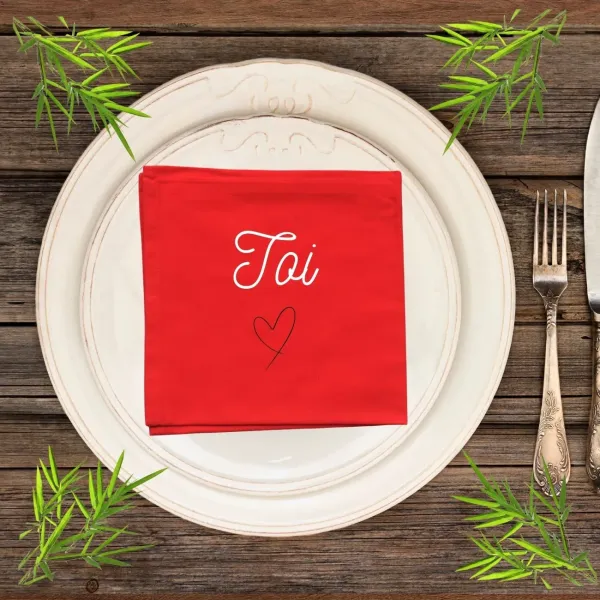 serviette de table brodée rouge toi