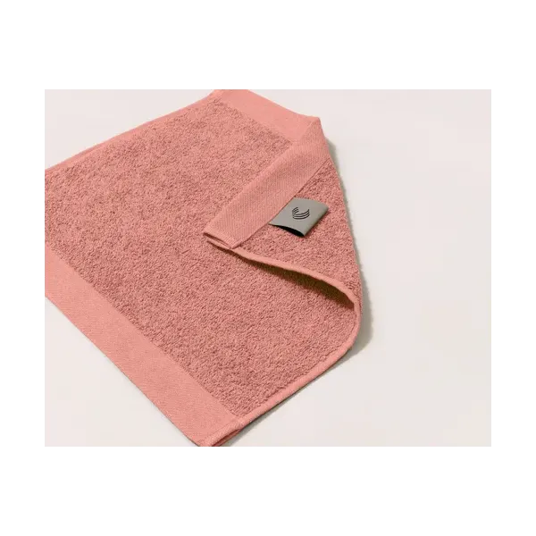 serviette de bain recyclee rose brodée