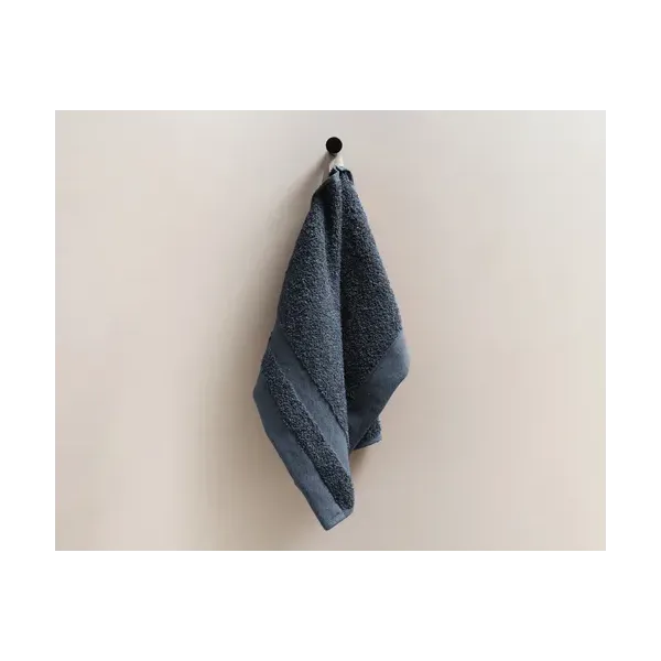 drap de bain recycle brodé bleu indigo