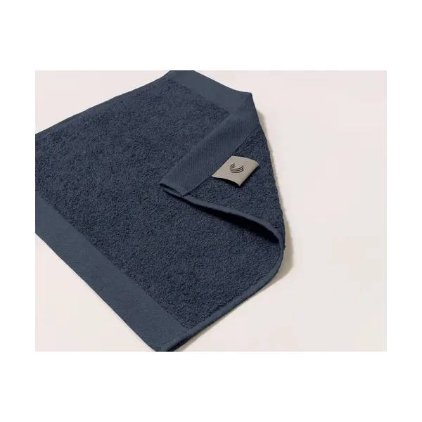 Serviettes de bain recyclées bleu indigo avec broderie au prénom