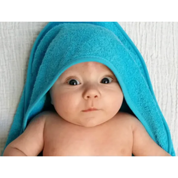 Cape de bain bleue pour enfant à faire broder au prénom.